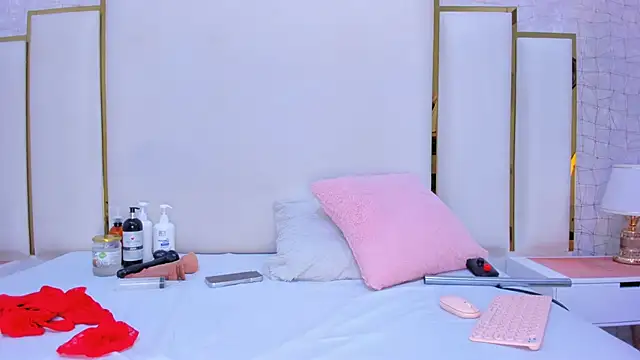 Snapshot of paola_rodriguez chatting on November 18, 2025, 11:24 am paola rodriguez online show from November 18, 2025, 11:24 am