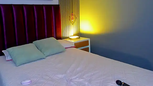 LauraAristizabal online show from March 28, 2026, 12:33 am