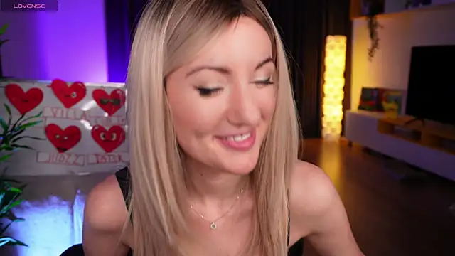 Snapshot of ShyNdWild chatting on February 10, 2025, 10:09 pm ShyNdWild online show from February 10, 2025, 10:09 pm