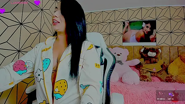 vane lopez  online show from April 1, 2026, 10:50 pm