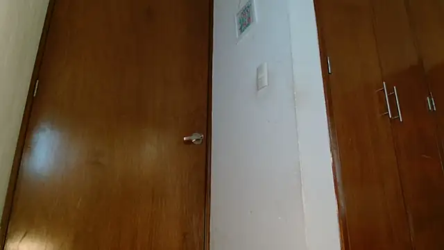 MINI Petite online show from April 16, 2026, 5:25 pm