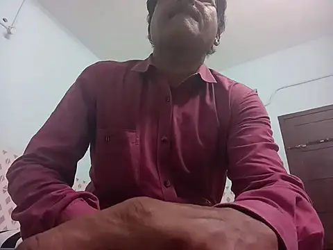 Snapshot of Entire_Creation chatting on July 17, 2026, 6:43 am Entire Creation online show from July 17, 2026, 6:43 am