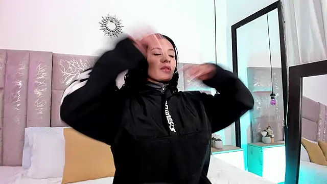 CeliWoods online show from March 4, 2026, 11:07 am