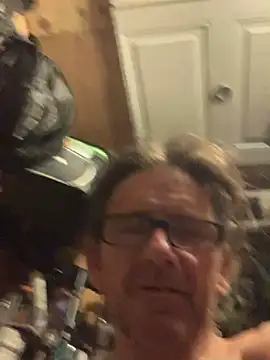 Snapshot of Likewise chatting on October 29, 2025, 10:14 am Likewise online show from October 29, 2025, 10:14 am