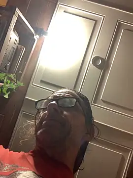 Snapshot of Likewise chatting on November 26, 2025, 6:02 am Likewise online show from November 26, 2025, 6:02 am