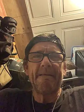 Snapshot of Likewise chatting on October 28, 2025, 2:38 pm Likewise online show from October 28, 2025, 2:38 pm