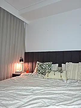 SashaJade  online show from February 18, 2026, 10:28 pm