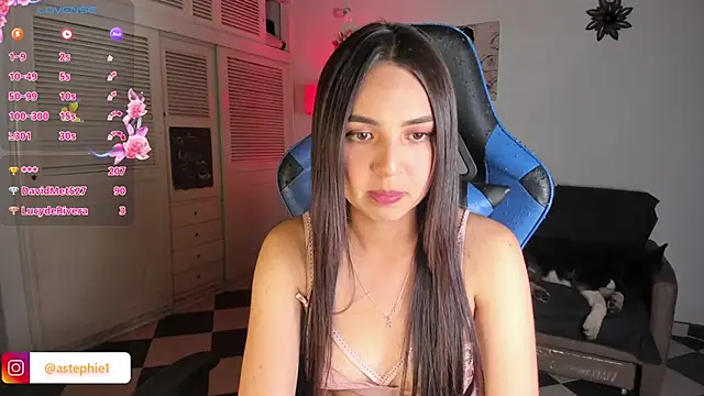 Snapshot of Miss_Nicole chatting on January 23, 2025, 4:19 am Miss Nicole online show from January 23, 2025, 4:19 am