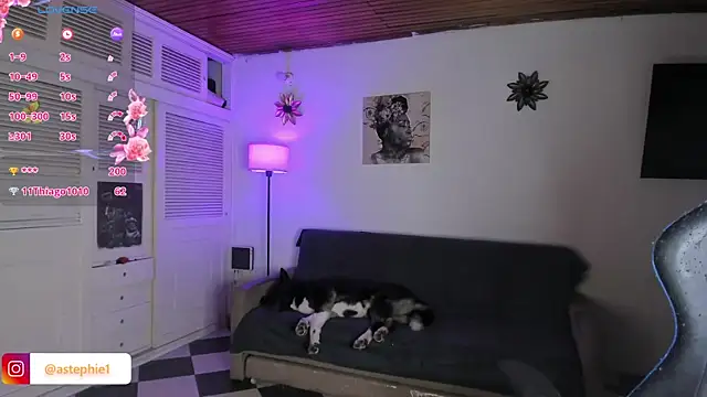 Snapshot of Miss_Nicole chatting on January 20, 2025, 4:21 am Miss Nicole online show from January 20, 2025, 4:21 am