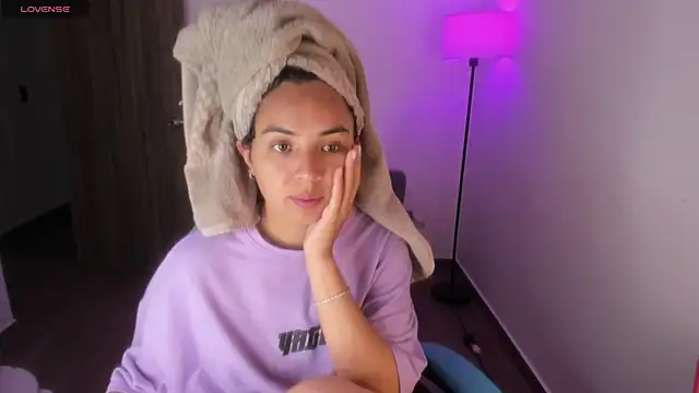 Snapshot of Miss_Nicole chatting on December 17, 2025, 7:19 pm Miss Nicole online show from December 17, 2025, 7:19 pm