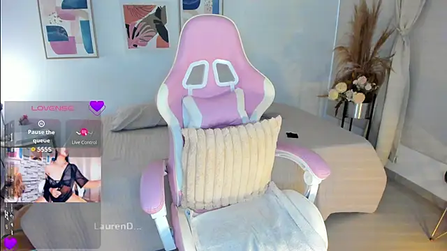Snapshot of Misslaurenn chatting on April 28, 2026, 9:30 pm Misslaurenn online show from April 28, 2026, 9:30 pm
