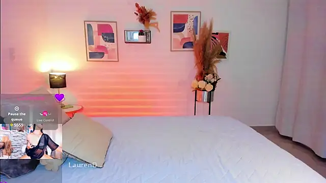 Snapshot of Misslaurenn chatting on September 10, 2025, 10:42 pm Misslaurenn online show from September 10, 2025, 10:42 pm