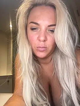 Snapshot of Bustyblondebabe32 chatting on October 4, 2025, 9:33 am Bustyblondebabe32 online show from October 4, 2025, 9:33 am