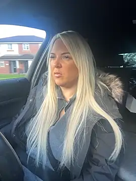 Snapshot of Bustyblondebabe32 chatting on October 6, 2025, 7:53 am Bustyblondebabe32 online show from October 6, 2025, 7:53 am