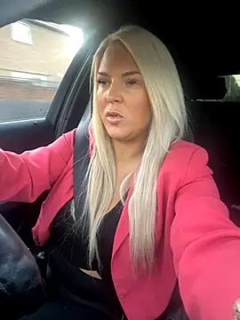 Snapshot of Bustyblondebabe32 chatting on October 21, 2025, 7:52 am Bustyblondebabe32 online show from October 21, 2025, 7:52 am