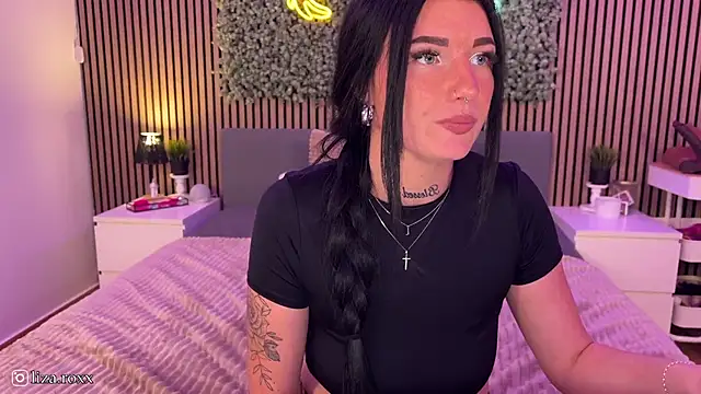 LizaRoxx online show from October 6, 2025, 7:14 pm