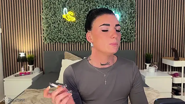 LizaRoxx online show from October 13, 2025, 6:53 pm