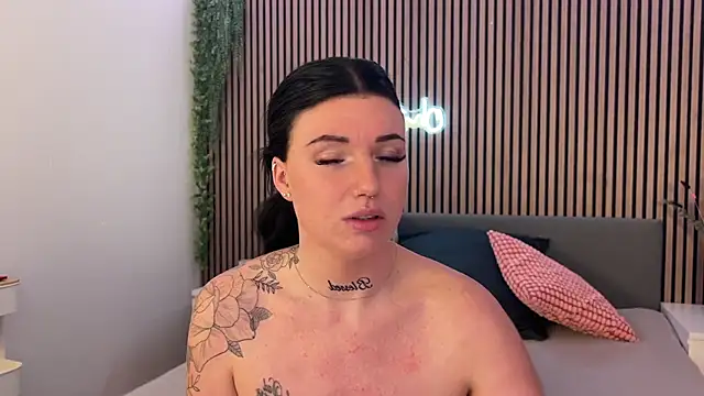 LizaRoxx online show from March 17, 2025, 10:40 pm