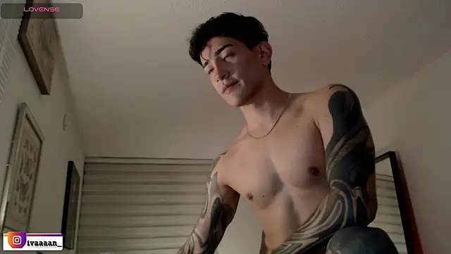 ivaaaan  online show from April 22, 2026, 11:00 pm