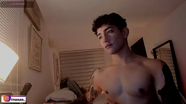 ivaaaan  online show from April 10, 2026, 10:39 pm