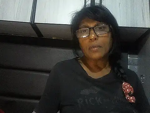 Snapshot of MsAttitude chatting on November 14, 2025, 5:27 pm MsAttitude online show from November 14, 2025, 5:27 pm