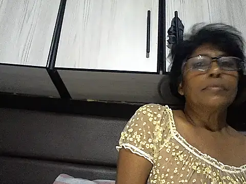 Snapshot of MsAttitude chatting on November 6, 2025, 5:44 am MsAttitude online show from November 6, 2025, 5:44 am