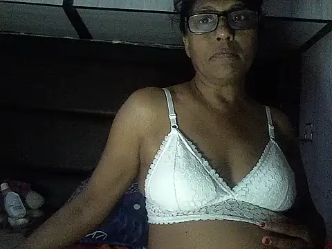 Snapshot of MsAttitude chatting on December 1, 2025, 11:33 am MsAttitude online show from December 1, 2025, 11:33 am