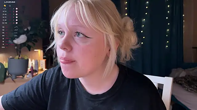 Snapshot of LisaLaas chatting on March 29, 2026, 8:10 pm LisaLaas online show from March 29, 2026, 8:10 pm