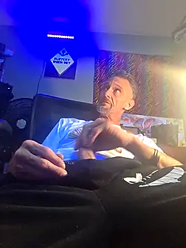 hotnicz10 online show from November 26, 2025, 11:43 am