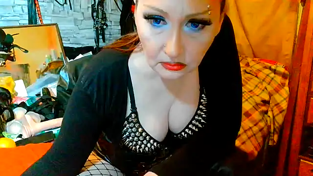 dominatrixredsonyja online show from May 15, 2026, 9:02 pm