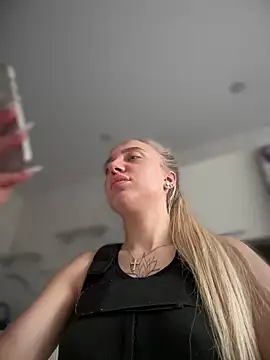 pinkstar  online show from September 28, 2025, 7:15 am