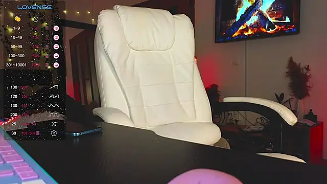 Snapshot of Juliette_Sunshine chatting on February 7, 2025, 9:58 pm Juliette Sunshine online show from February 7, 2025, 9:58 pm