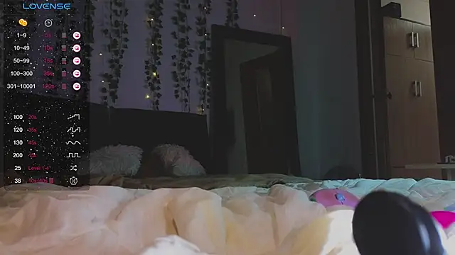 Snapshot of Juliette_Sunshine chatting on March 21, 2025, 8:40 pm Juliette Sunshine online show from March 21, 2025, 8:40 pm