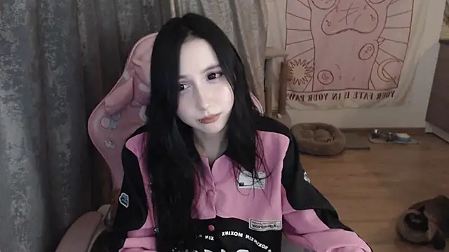 Holy420lolii online show from February 6, 2025, 5:40 pm