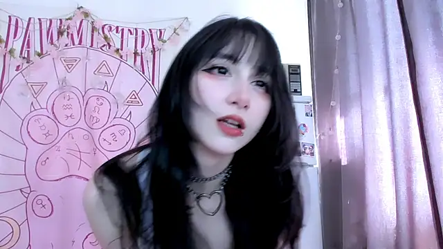 Holy420lolii online show from June 19, 2026, 2:01 pm