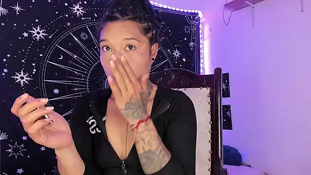 Snapshot of Eva_Lee_ chatting on November 22, 2025, 8:35 am Eva Lee online show from November 22, 2025, 8:35 am