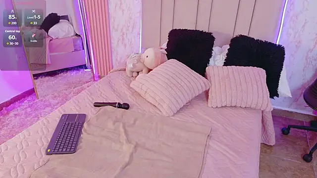 Snapshot of Hanaa_rosse chatting on November 8, 2025, 1:36 pm Hanaa rosse online show from November 8, 2025, 1:36 pm