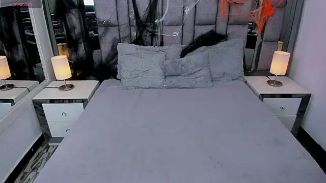 Snapshot of EMMAHILL1 chatting on October 31, 2025, 11:51 am EMMAHILL1 online show from October 31, 2025, 11:51 am