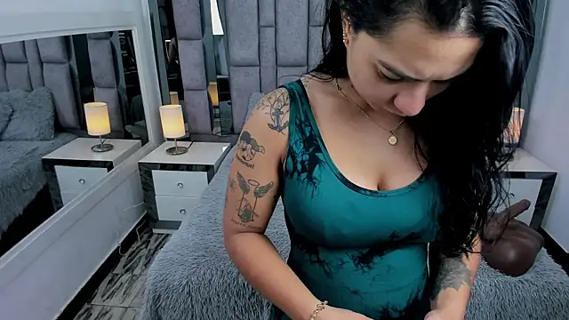 EMMAHILL1 online show from April 9, 2026, 11:16 am