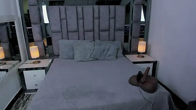 Snapshot of EMMAHILL1 chatting on November 10, 2025, 11:15 am EMMAHILL1 online show from November 10, 2025, 11:15 am