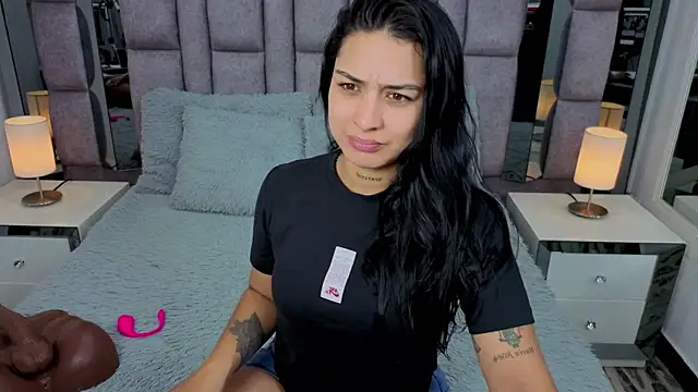 EMMAHILL1 online show from April 4, 2026, 12:34 pm