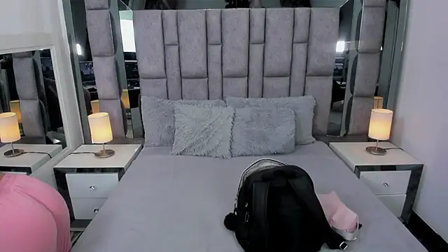 Snapshot of EMMAHILL1 chatting on October 2, 2025, 7:17 pm EMMAHILL1 online show from October 2, 2025, 7:17 pm