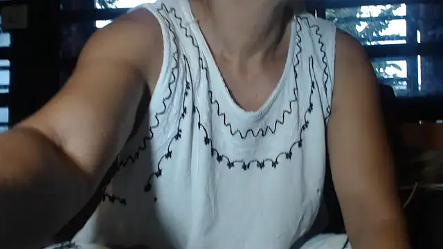 Snapshot of DevoraAmateur chatting on July 23, 2026, 12:57 pm DevoraAmateur online show from July 23, 2026, 12:57 pm