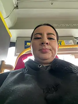 Abril Luv online show from February 19, 2026, 12:02 pm