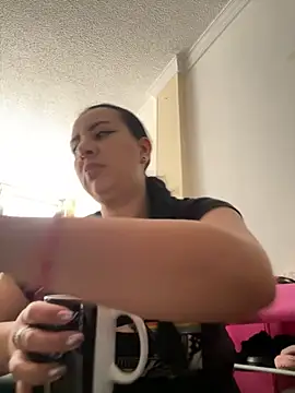 Snapshot of Abril_Luv chatting on November 18, 2025, 1:03 pm Abril Luv online show from November 18, 2025, 1:03 pm