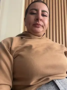 Abril Luv online show from March 26, 2026, 1:31 pm