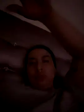 Abril Luv online show from December 22, 2025, 1:28 am