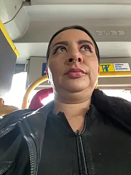 Abril Luv online show from March 13, 2026, 12:21 pm