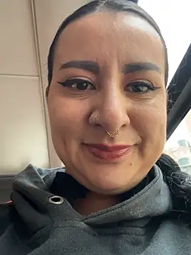 Abril Luv online show from February 24, 2026, 12:17 pm