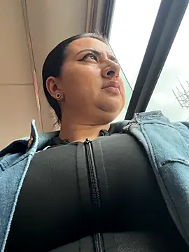 Snapshot of Abril_Luv chatting on November 28, 2025, 3:23 pm Abril Luv online show from November 28, 2025, 3:23 pm